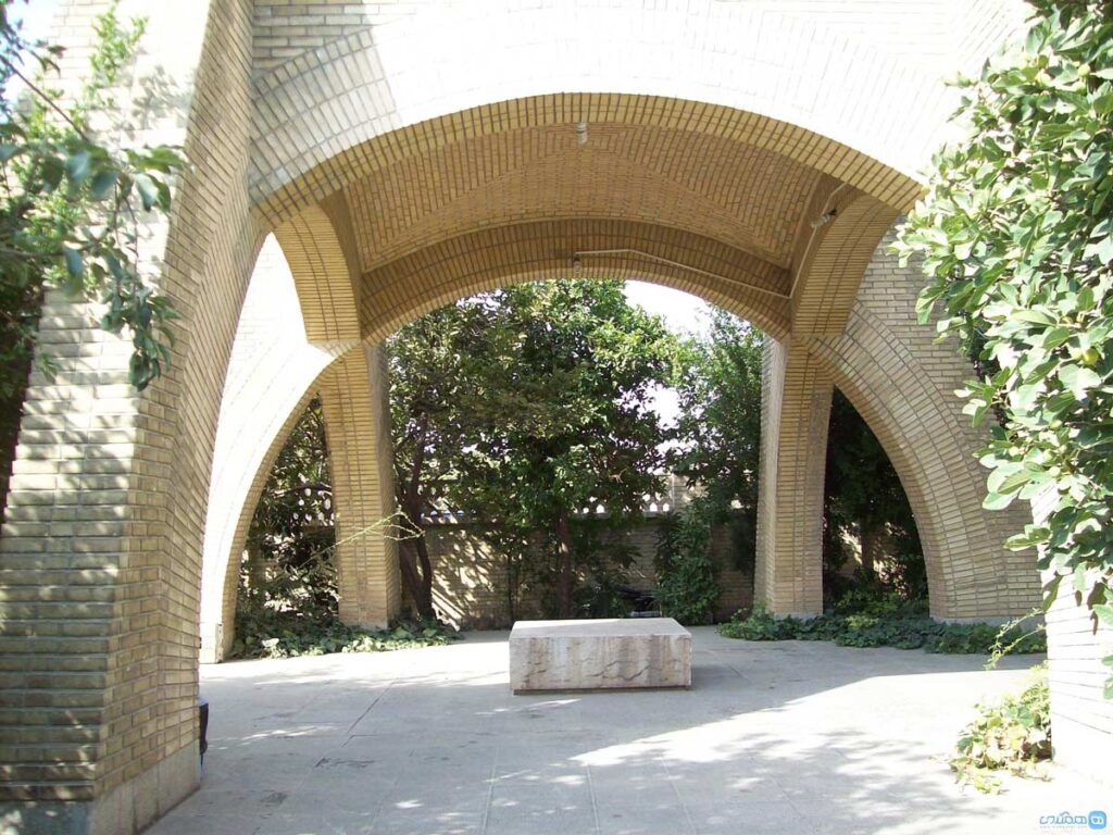 آرامگاه محمدبن خفیف شیرازی از جاهای دیدنی شیراز